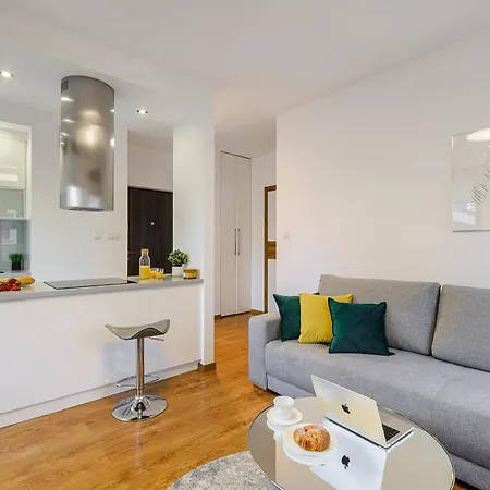 Premium With Free Parking Near Muzeum Powstania *