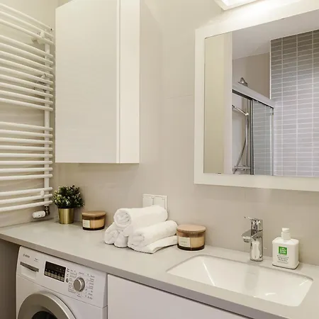 Premium With Free Parking Near Muzeum Powstania Apartment *