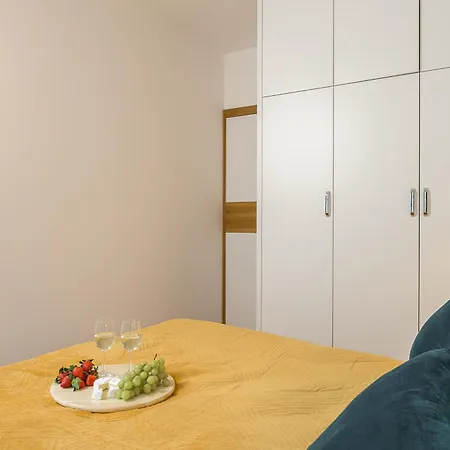 Premium With Free Parking Near Muzeum Powstania Apartment